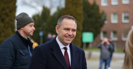 Co dzieje się z poparciem Nawrockiego? Głos z PiS