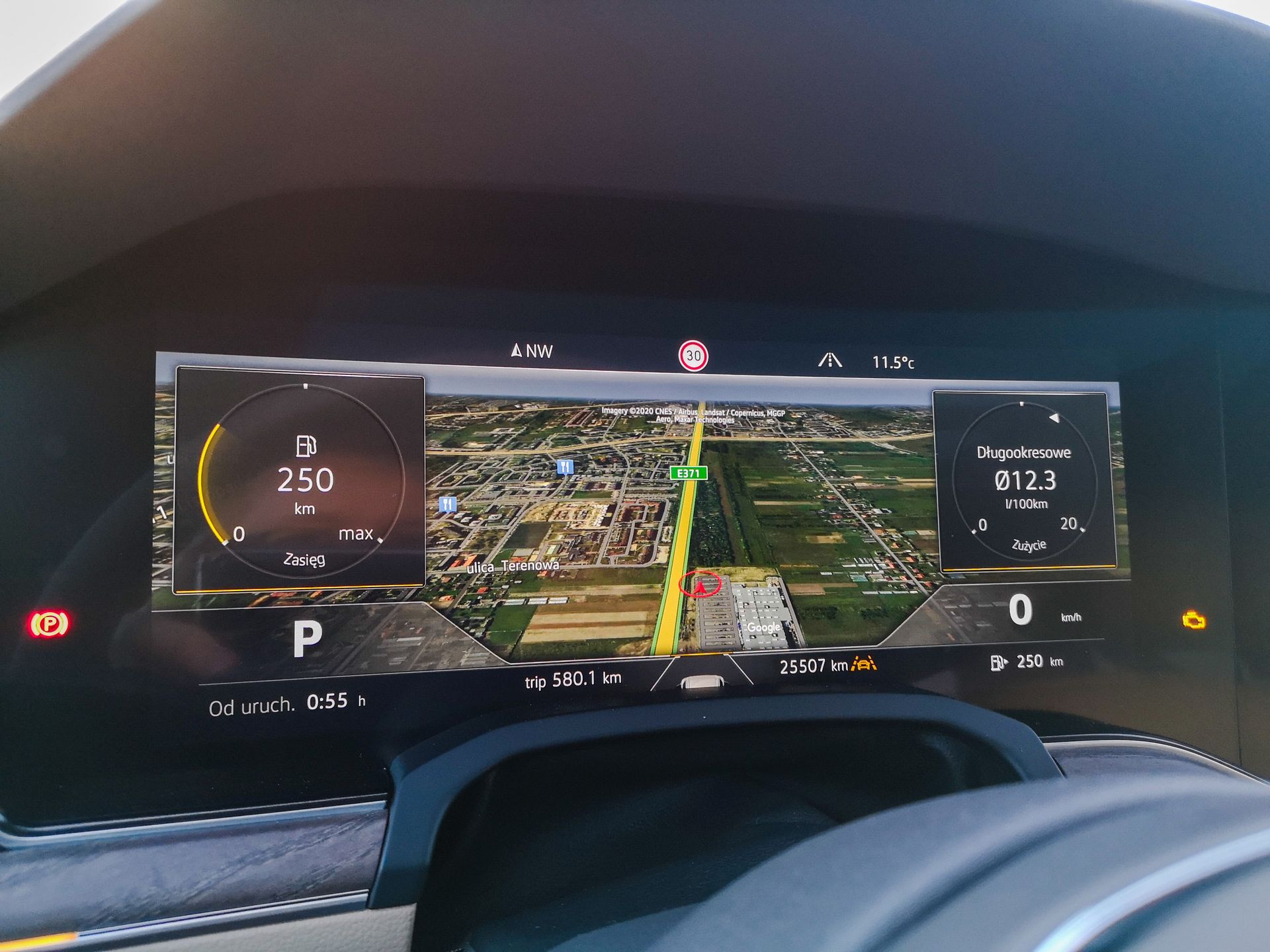 Volkswagen Touareg: Systemy wsparcia kierowcy z asystentem jazdy nocą i Innovision Cockpit 9