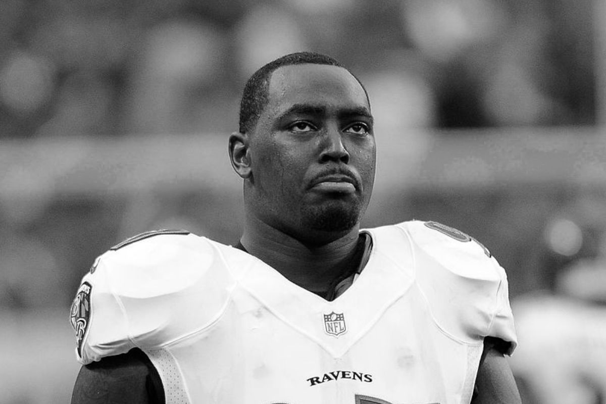 Rozrusznik serca nie uratował gwiazdy NFL. Jones miał 39 lat