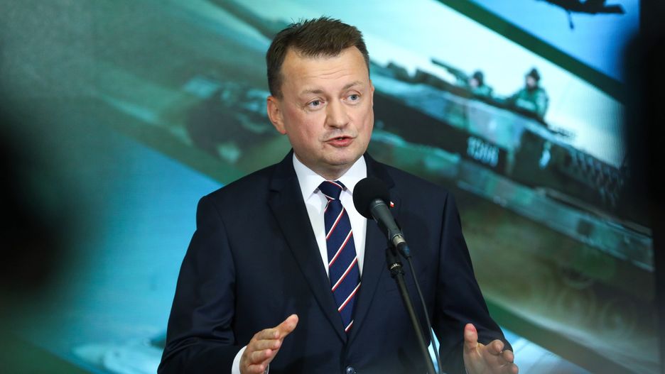 Mariusz B�aszczak
Warszawa, 22.06.2022. Wicepremier, minister obrony narodowej Mariusz B�aszczak podczas spotkania z mediami po nominacji na urz�d wiceprezesa Rady Ministr�w, przewodnicz�cego Komitetu ds. Bezpiecze�stwa Narodowego i Spraw Obronnych, 22 bm. w siedzibie MON w Warszawie. Szef MON przedstawi� szczeg�y zwi�zane z uruchomieniem Funduszu Wsparcia Si� Zbrojnych, kt�rego celem jest znacz�ce zwi�kszenie wydatk�w na modernizacj� Si� Zbrojnych RP. (amb) PAP/Rafa� Guz
Rafa� Guz
konferencja, minister, mon, obrony narodowej, polityk polityka, prasowa, wicepremier