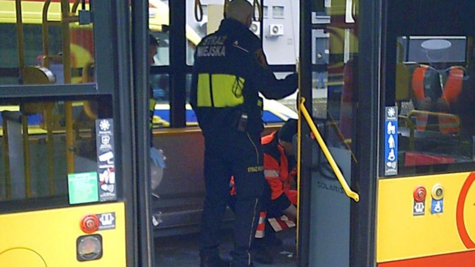 Przyjechali zabrać pijanego pasażera. Uratowali mu życie