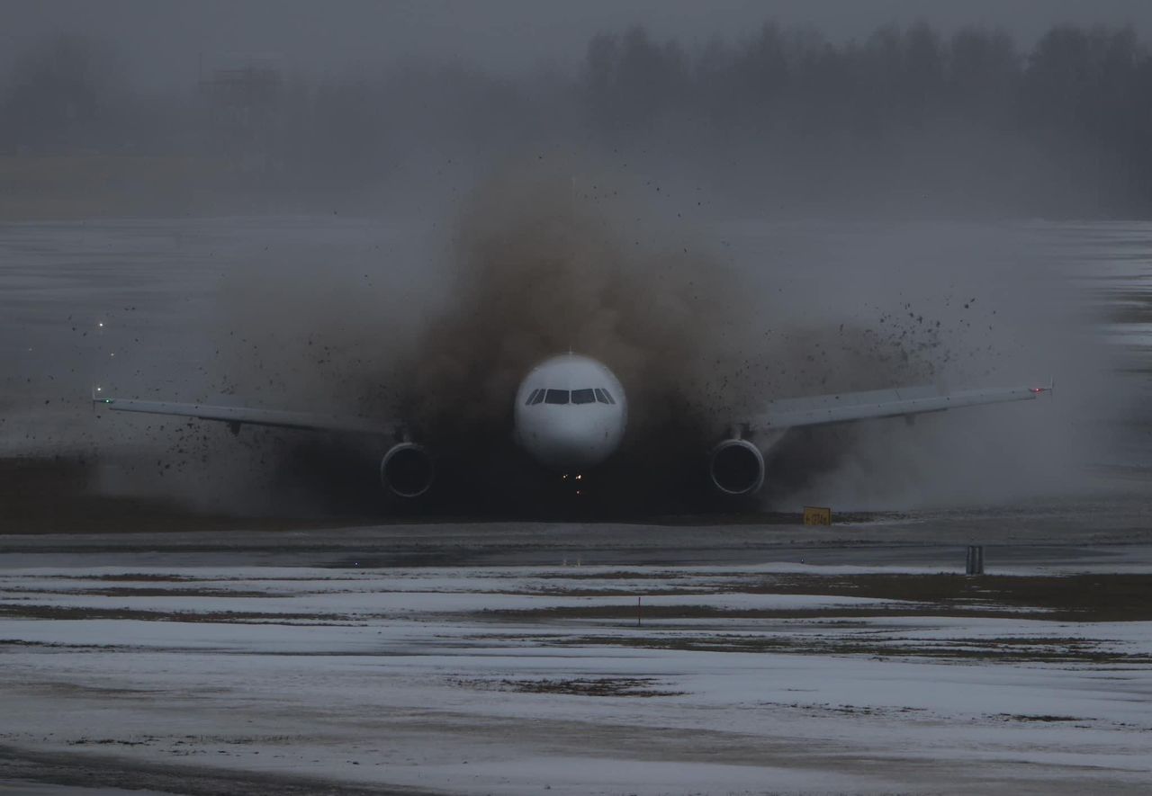 Dramatic landing in Vilnius