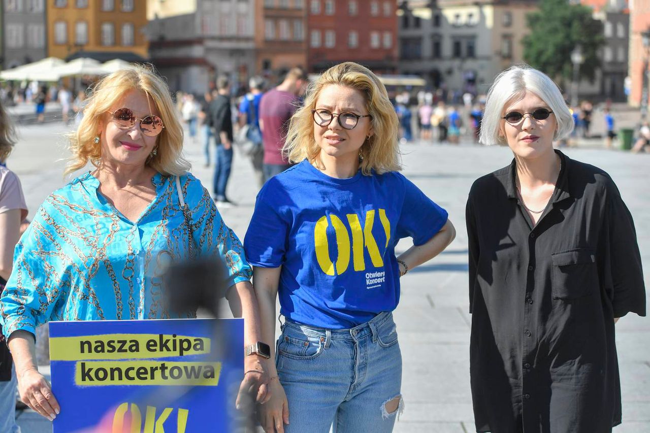 Anna Karwan, Majka Jeżowska, Daria Zawiałow- happening muzyczny na Placu Zamkowym