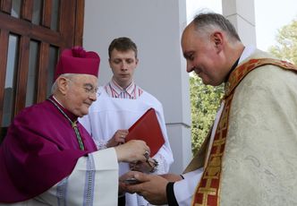 Kościół parafialny w Jasienicy otwarty, ma nowego proboszcza