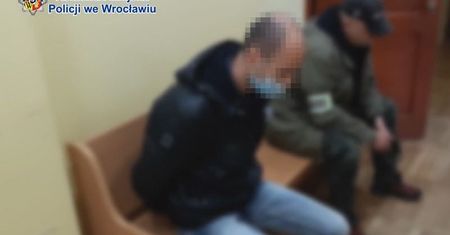 Wrocław. 43 zarzuty dla 32-latka i 130 tys. zł strat. Wyłudzał telefony na dane innych osób
