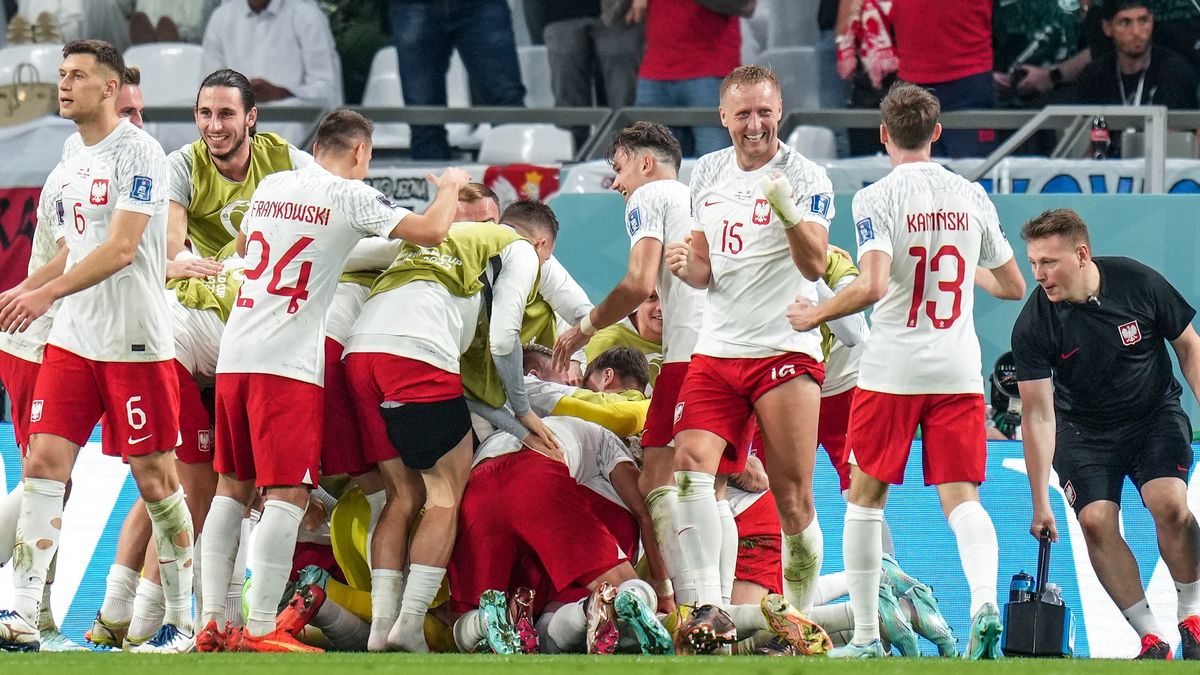 Zdjęcie okładkowe artykułu: Getty Images / Ayman Aref/NurPhoto / Na zdjęciu: radość reprezentantów Polski na mundialu w Katarze