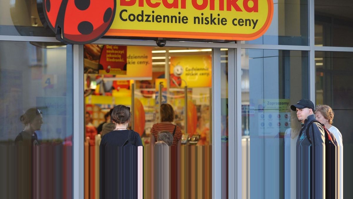 W Biedronce pracować można jako kasjer lub magazynier