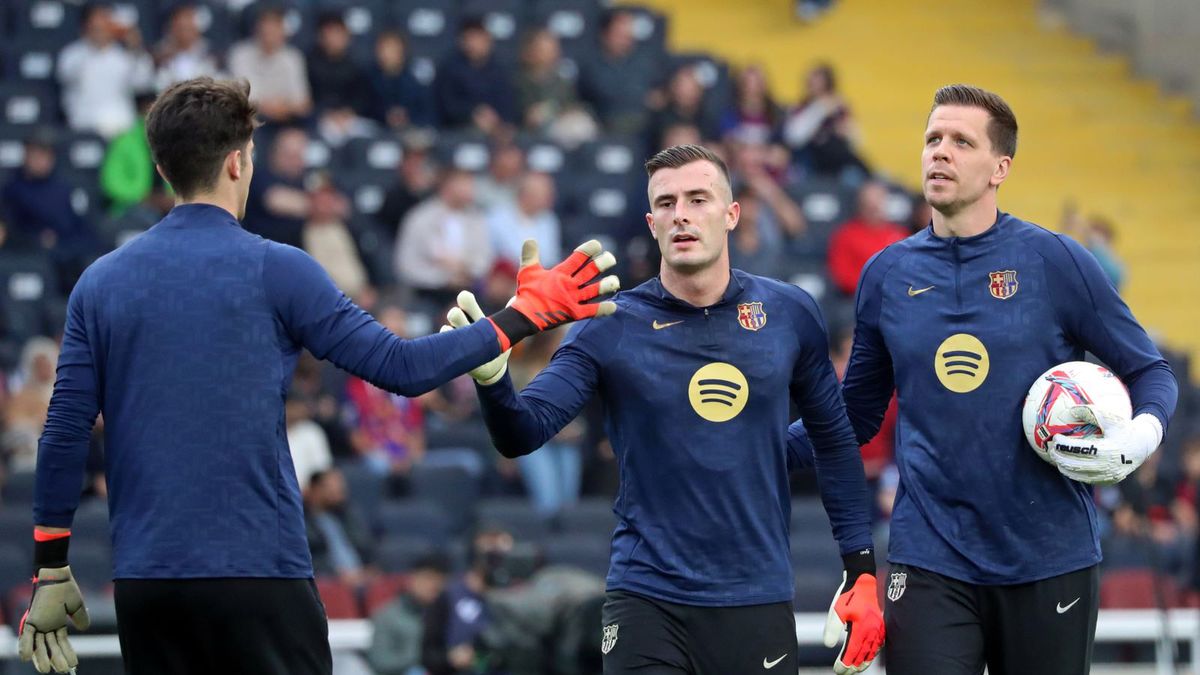 Getty Images / Photo by Urbanandsport/NurPhoto via Getty Images / Na zdjęciu: Inaki Pena (C), Ander Astralaga (L), Wojciech Szczęsny 