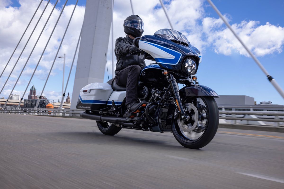 Harley-Davidson Street Glide Special z malowaniem Arctic Blast 