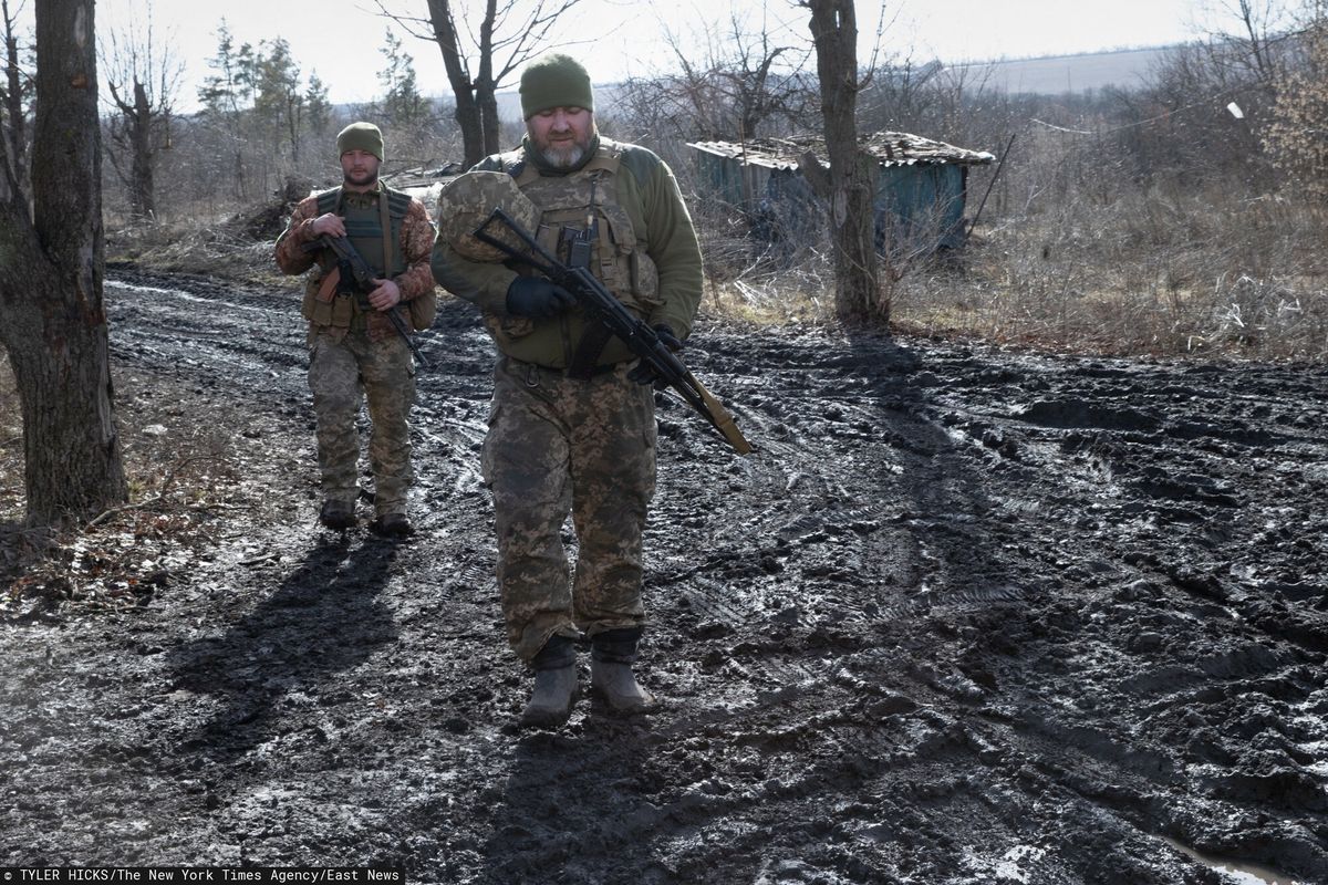 Ukraińscy żołnierze w miejscowości Krymskie, która w nocy 19 lutego została ostrzelana przez separatystów 