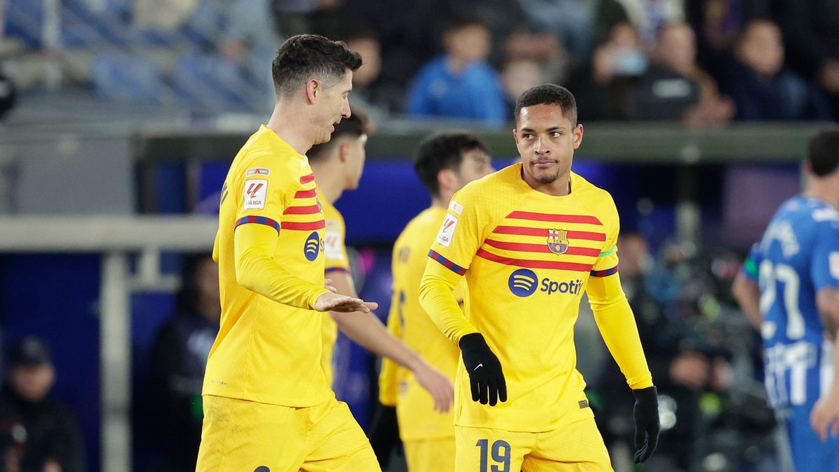 Getty Images / David S. Bustamante/Soccrates / Na zdjęciu: Robert Lewandowski i Vitor Roque