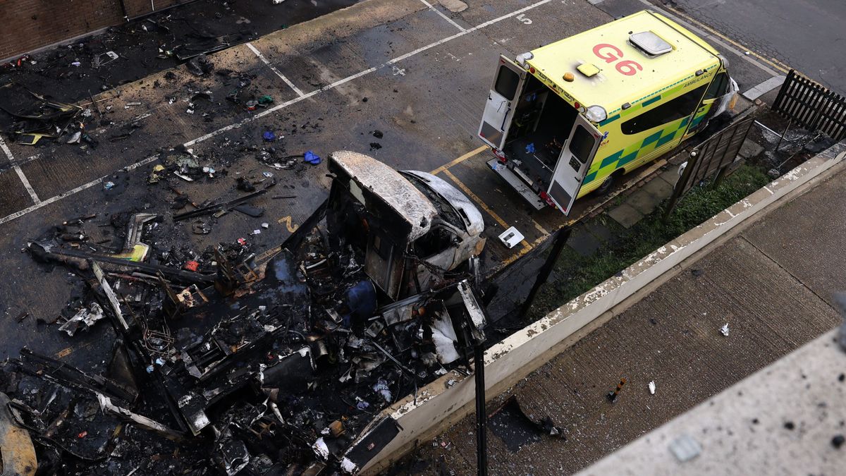 Spalone szczątki żydowskiej karetki pogotowia w Londynie