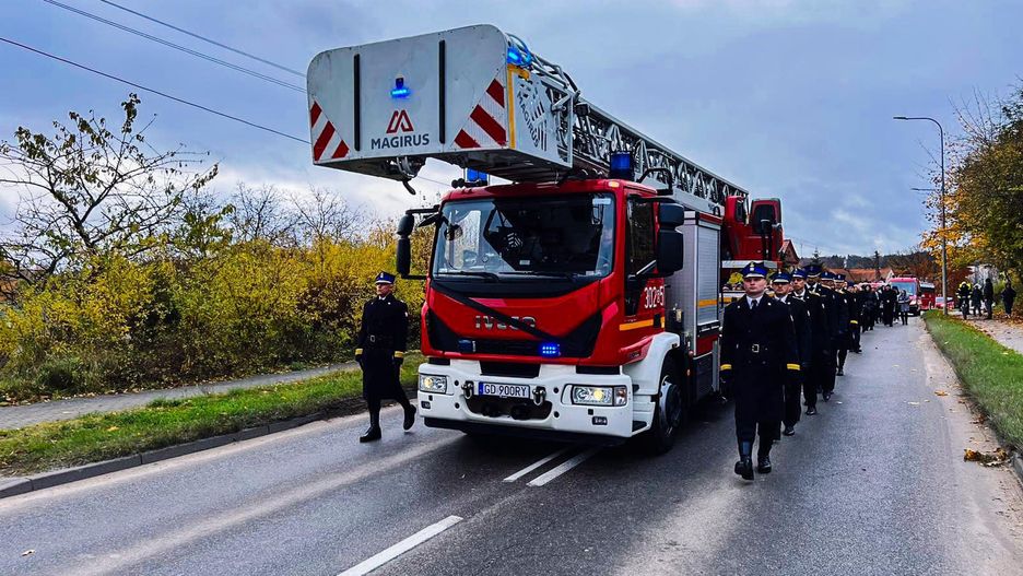 Wzruszające pożegnanie. Pogrzeb strażaka, który zginął podczas poszukiwań Grzegorza Borysa