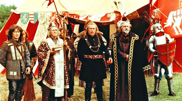 Przyłbice i kaptury