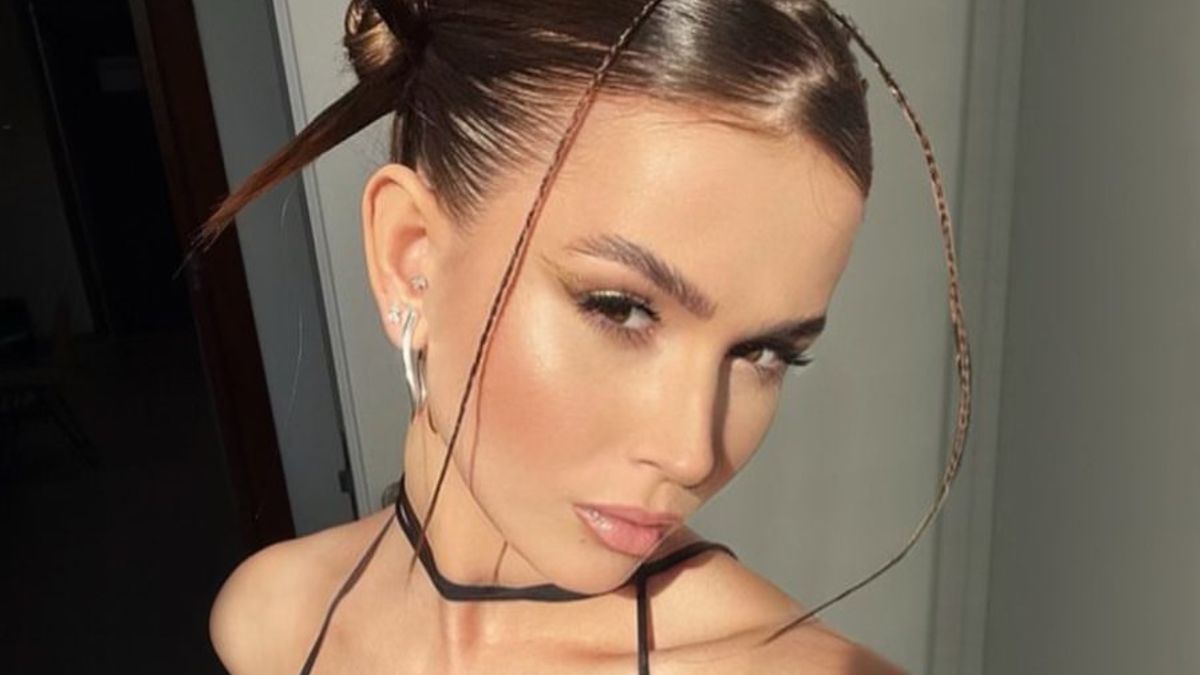 Roksana Węgiel pozuje w bikini w zeberkę, a internautka martwi się o jej... wiarę