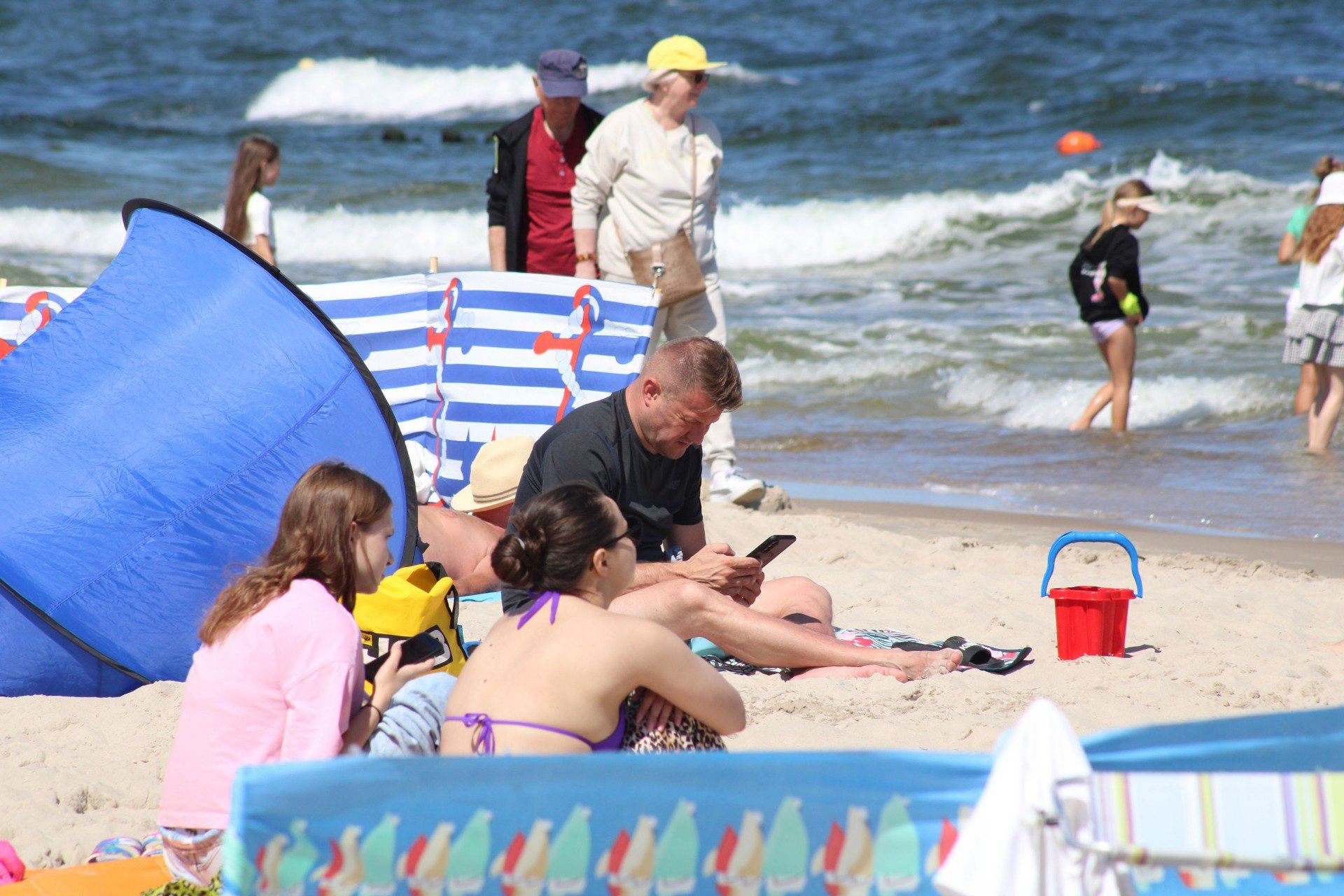 KOŁOBRZEG PLAŻA, PIĘKNA POGODA