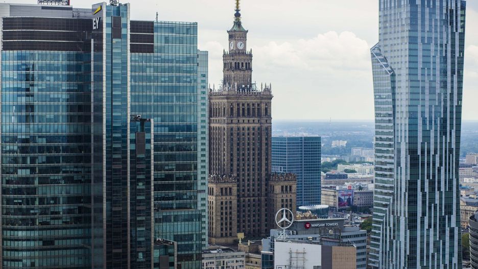 Pomimo pozytywnej oceny agencji ratingowych, szybki wzrost długu i wysoki deficyt stanowią poważne wyzwanie.