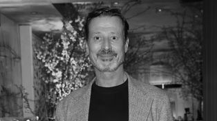 Porsche spadło do wąwozu. Nie żyje Klaus Rader. Miał 63 lata