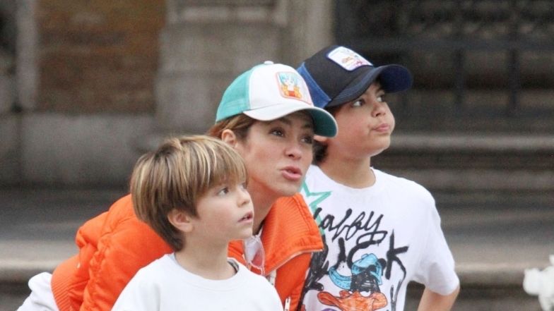 Shakira przyłapana podczas zwiedzania Rzymu. Towarzyszyli jej synowie 