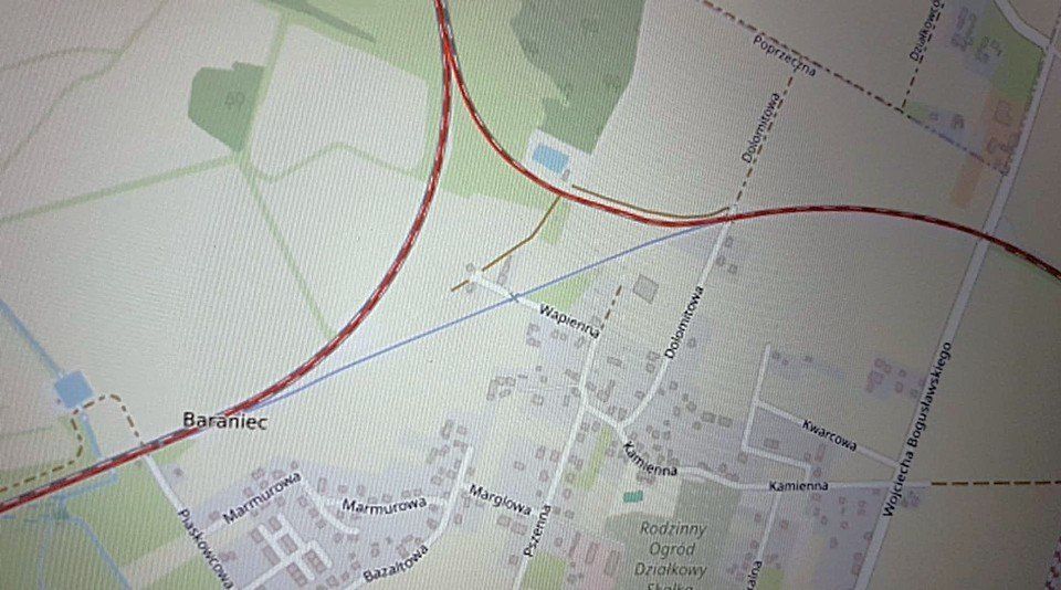 Aby pociągi mogły z Oświęcimia pojechać do Tychów, konieczne jest odbudowanie łącznicy pomiędzy Bieruniem Starym i Bieruniem Nowym (zaznaczona na niebisko)