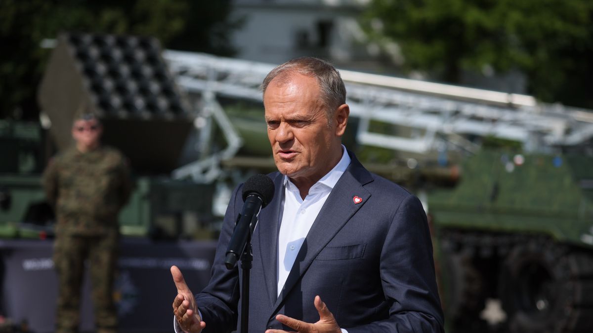 Donald Tusk
Warszawa, 30.07.2025. Premier Donald Tusk podczas briefingu prasowego na terenie Instytutu Technicznego Wojsk Lotniczych (ITWL) w Warszawie, 30 bm. Szef rz�du wzi�� udzia� w odbywaj�cej si� w ITWL odprawie z kierownictwem instytut�w wojskowych. (jm) PAP/Leszek Szyma�ski
Leszek Szyma�ski
dron, drony, Instytut Techniczny Wojsk Lotniczych, itwl, MON, obrona, polityk, polityka, premier
