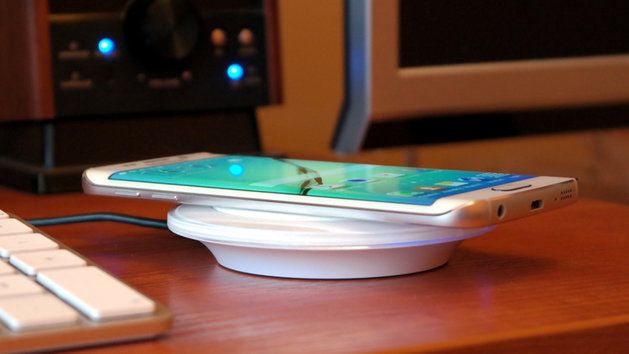 Samsung Galaxy S6 edge i ładowarka Samsung EP-PG920I