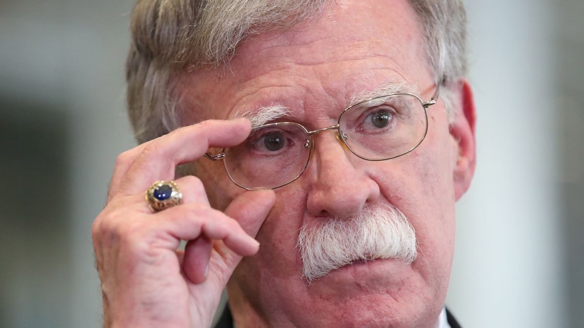 Książka Boltona się ukaże.