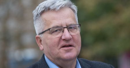 "Trochę ryzykują." Komorowski krytukuje feminatywy