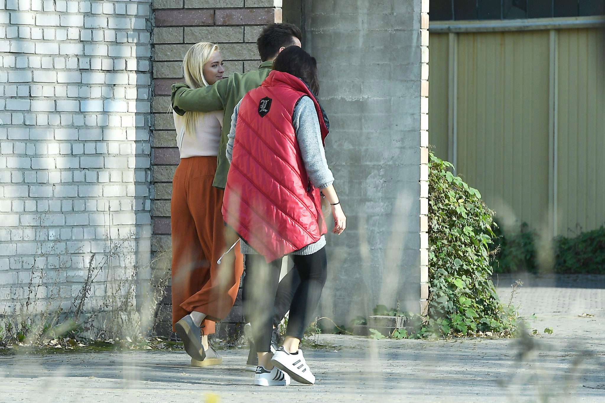 !!! PAPARAZZI !!! BRAK ZGODY NA PUBLIKACJE WIZERUNKU !!!
BARBARA KURDEJ SZATAN Z MEZEM POSZLI DO ESCAPE ROOMU ZE ZNAJOMA A POZNIEJ NA JEDZONKO
WARSZAWA 18.10.2018
FOT. PAPARATY 02/06/07