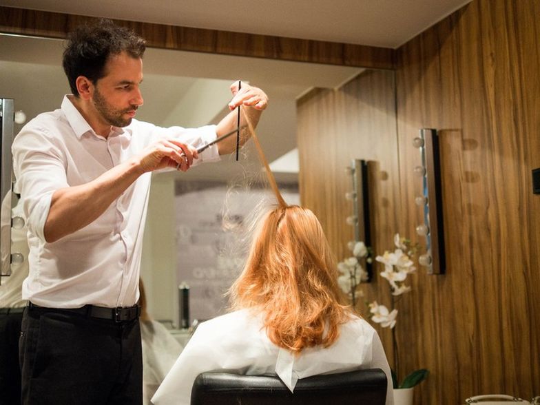 Martwią cię kruche i łamliwe włosy? Poznaj 11 zasad zimowej pielęgnacji Grzegorza Dużego, głównego stylisty Shake Your Head