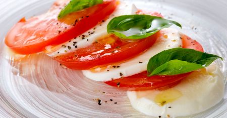 Mozzarella częściowo odtłuszczona a mozarella bez tłuszczu