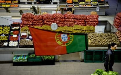 S&P podniósł perspektywę długu Portugalii z negatywnej do stabilnej