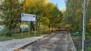 Chełmża. Ruszyły prace nad Jeziorem Chełmżyńskim. Powstają nowe ścieżki i oświetlenie brzegu