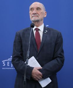 Spięcie w Sejmie. Dziennikarz TVN24 pytał Macierewicza o Smoleńsk