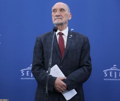 Spięcie w Sejmie. Dziennikarz TVN24 pytał Macierewicza o Smoleńsk