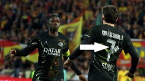 Dobrze widzicie. W takich strojach grało Paris Saint-Germain