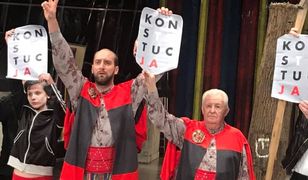 Aktorzy Teatru Starego w Krakowie protestują ze sceny