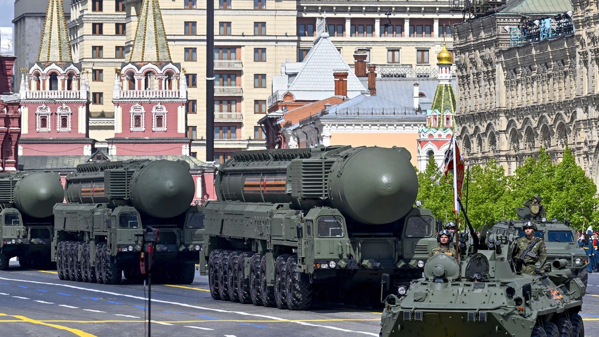 Rosyjskie wyrzutnie rakieto podczas parady w Moskwie, maj 2025 roku
