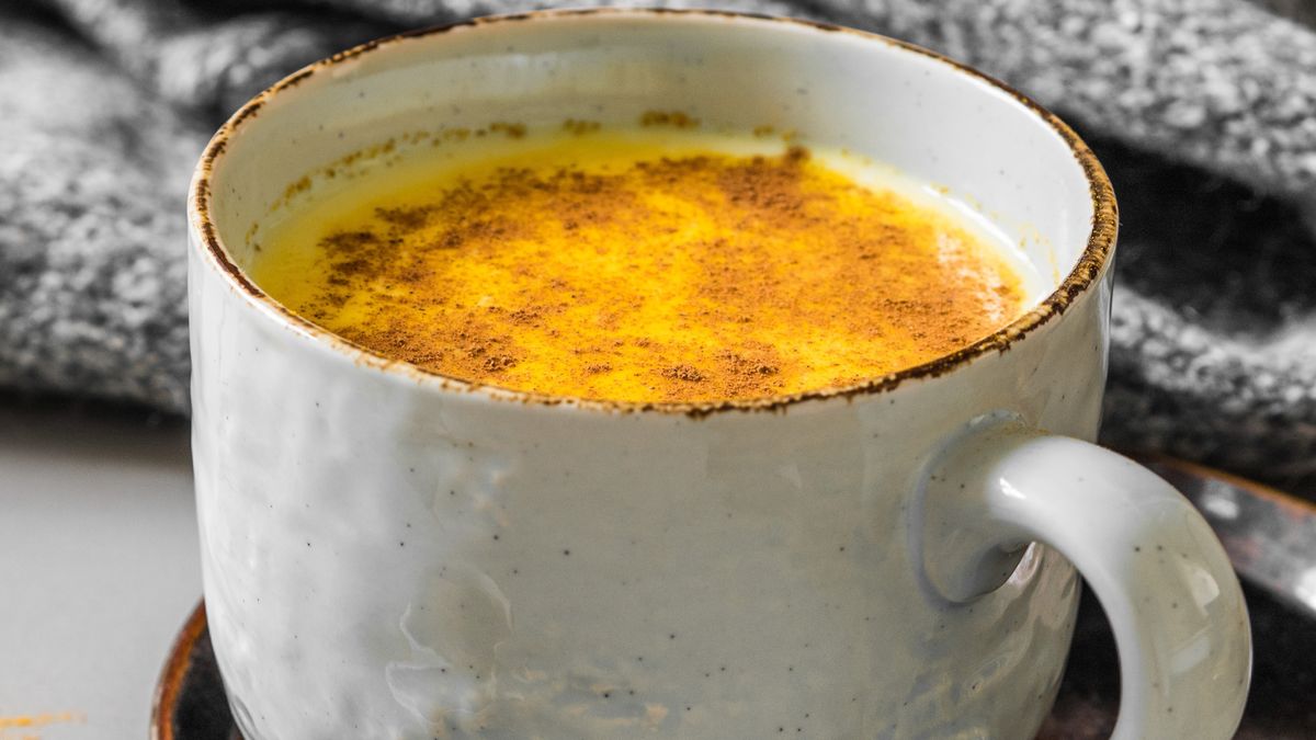 Złote mleko to najlepszy napój na zimne dni