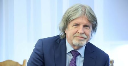 Były szef NFZ uderza w rząd ws. limitu zarobków lekarzy. "Komuno, wróć!"
