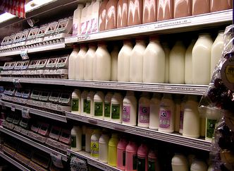 Zanieczyszczone mleko w proszku trafiło do ośmiu firm