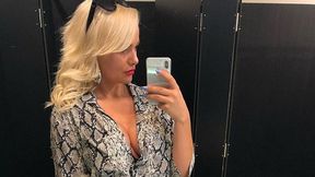 Urodą i seksapilem potrafi onieśmielić. Czeska dziennikarka rozpala męskie zmysły