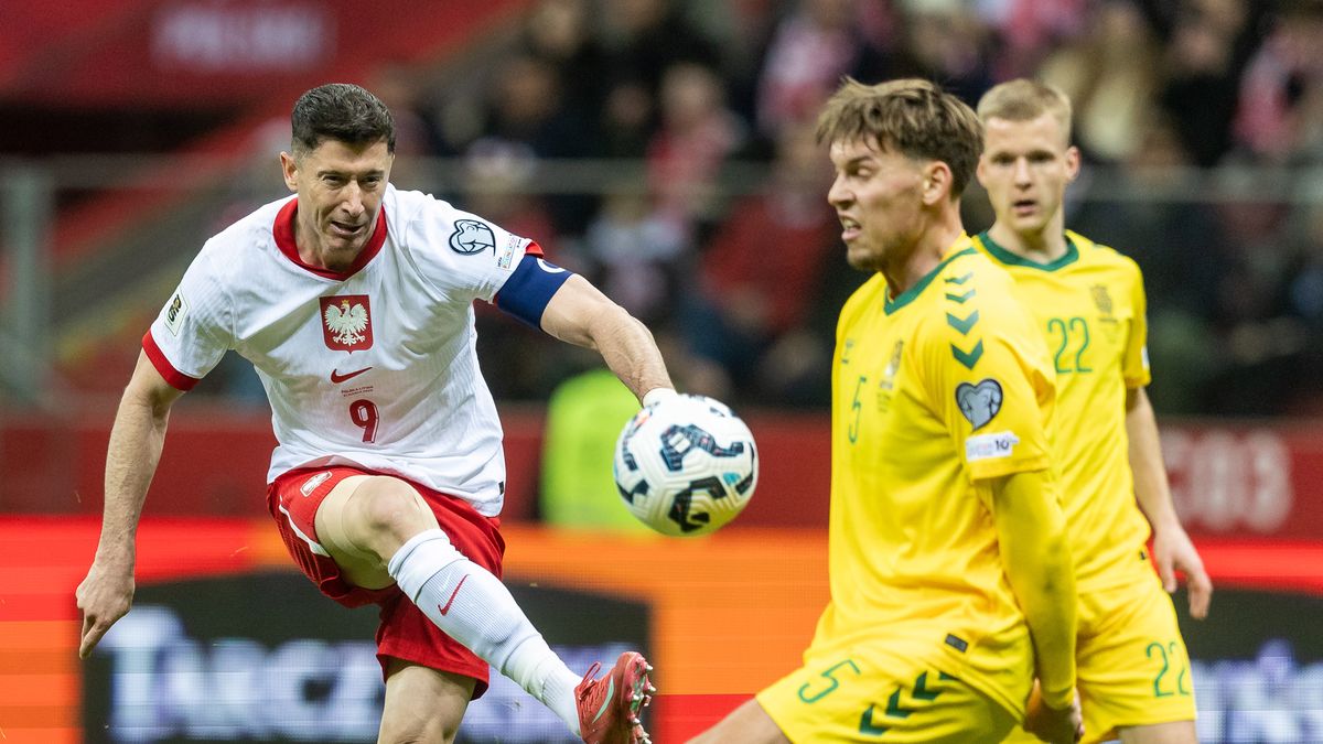 Getty Images / Foto Olimpik/NurPhoto / Na zdjęciu z lewej: Robert Lewandowski
