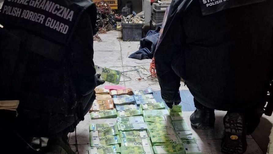 Funkcjonariusze udaremnili największy w historii przemyt papierosów z Białorusi do Polski