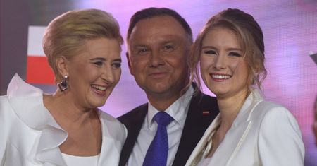 Telewizja Republika zrobiła materiał o weselu Kingi Dudy i... POKAZAŁA ŚLUBNE ZDJĘCIA panny młodej!