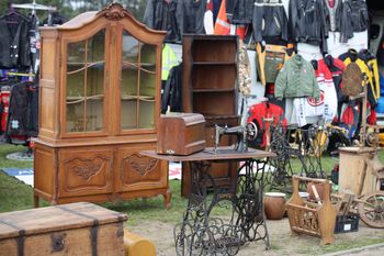 Meble z drugiej ręki - czy warto je kupować?