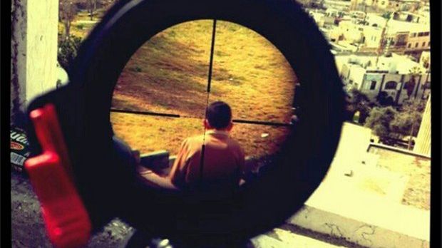 Skandaliczne zdjęcie izraelskiego żołnierza. Co decyduje o tym, że zdjęcia są szokujące? 1