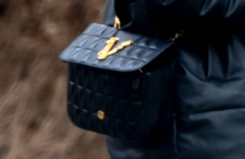 Joanna Opozda spaceruje po Warszawie