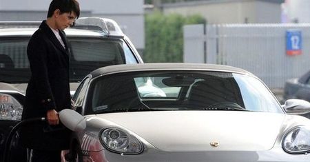Gardias przed rozwodem sprzedaje swoje porsche. Chce...