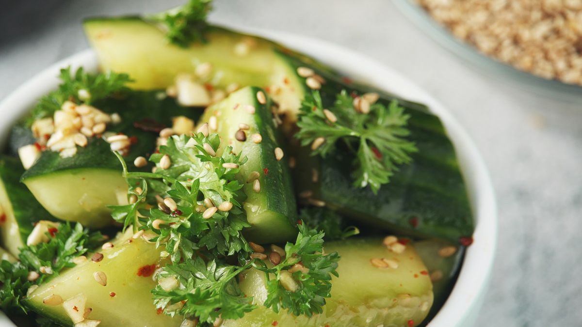 Ogórki po koreańsku - przepis. Fot. AdobeStock